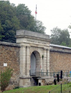 Entrée du fort du mont Valérien © CC BY-SA 3.0