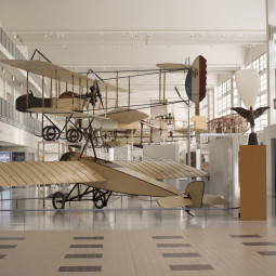 Exposition permanente "Les Pionniers de l'Air" dans l'aile nord de la Grande Galerie 