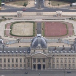 Vue aérienne de l'ecole militaire © CC BY-SA 3.0