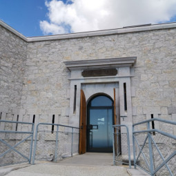 Entrée du Mémorial du débarquement et de la libération en Provence du Mont-Faron ©Tous droits réservés