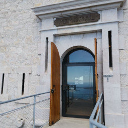 Entrée du Mémorial du débarquement et de la libération en Provence du Mont-Faron ©Tous droits réservés