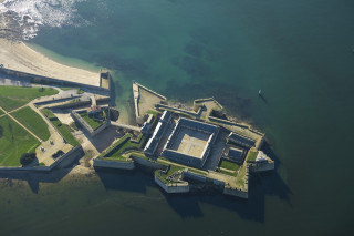 Vue aérienne de la Citadelle de Port-Louis ©Le Coz