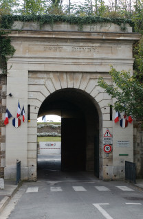 15 septembre 2007 - Entrée du Fort d'Ivry-sur-Seine © Yves Desbourdes/ECPAD/Défense/N2007-238F01-0004